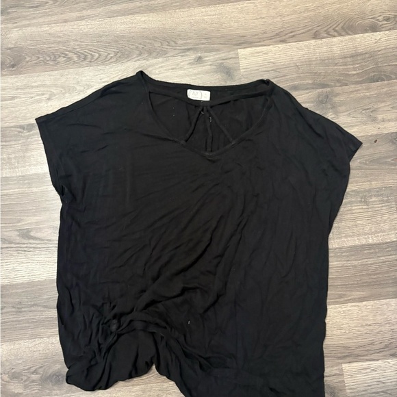24/7 Tops - Elegant Black Short Sleeve Tee